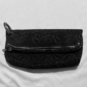 Vera Wang Simply Vera 8 inch Black Wristlet - Good Condition